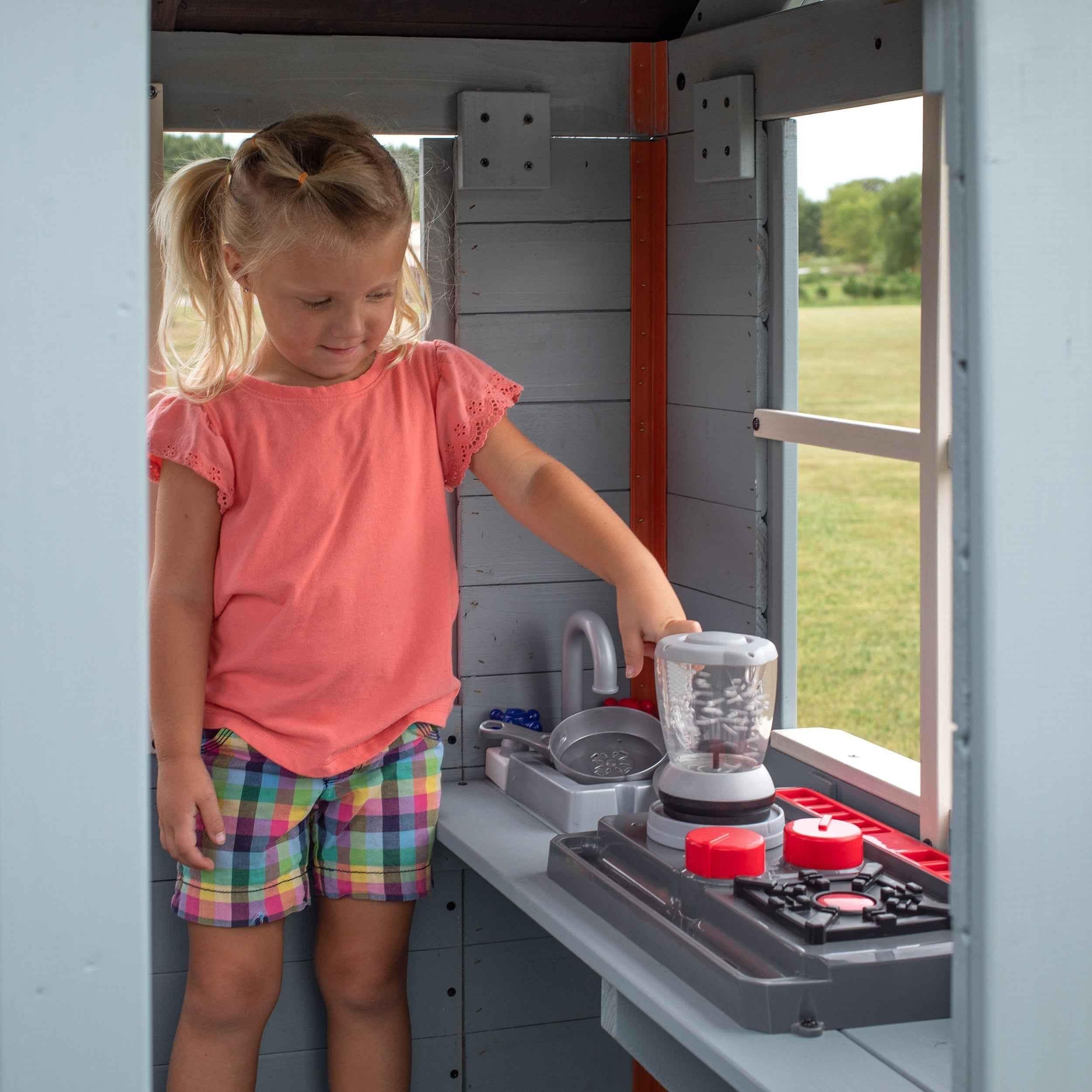 Backyard Discovery Beacon Heights Playhouse.