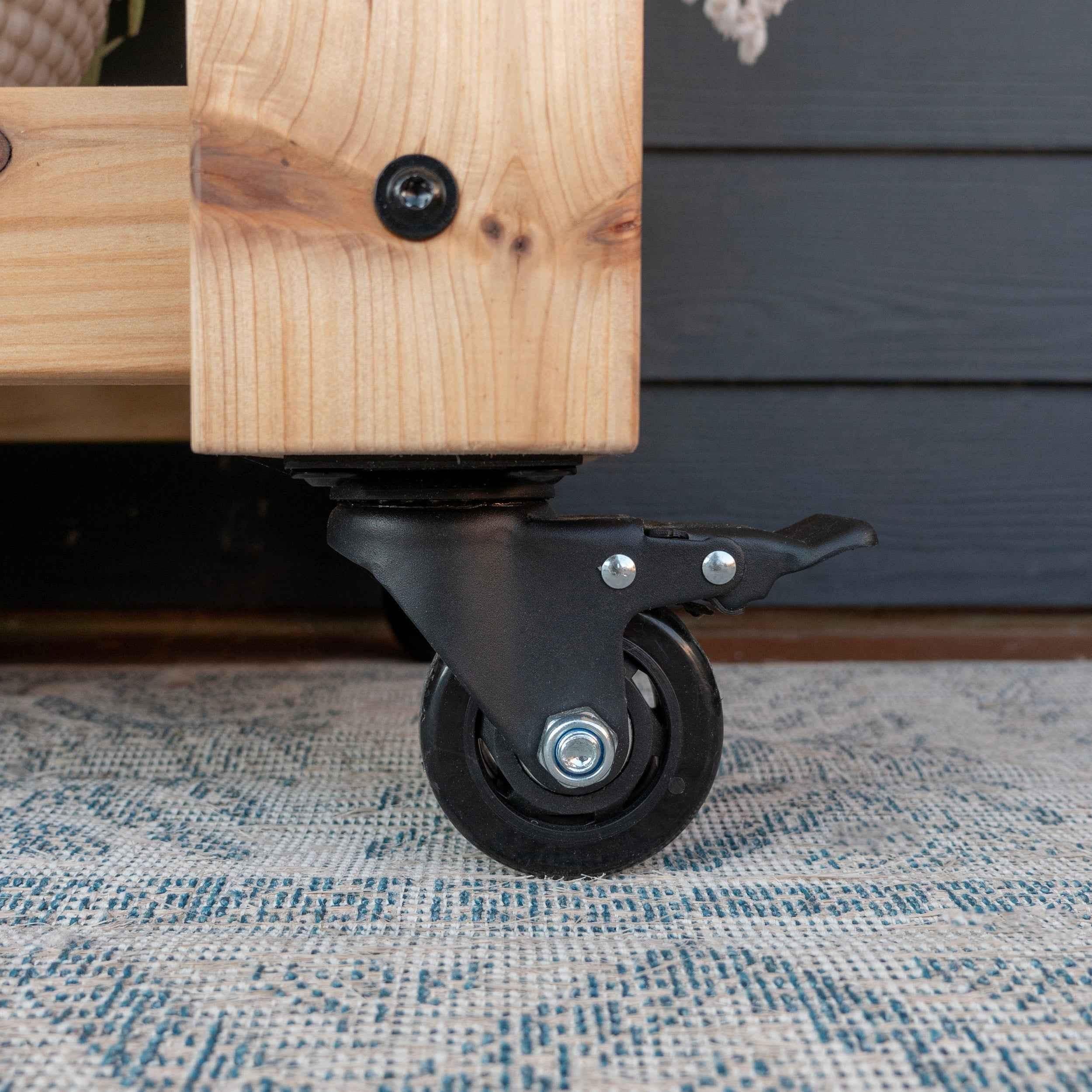 Backyard Discovery Hutch/Serving Station.